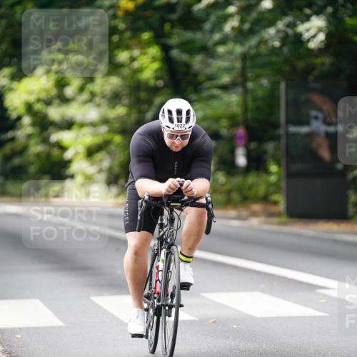 14.09.2025 - Stadtparktriathlon Michael Burmester http://msf.ph/oto/8912983 14.09.2025 11:48:47 Radfahren 951, 992, 1019, 1022, 1071 meine-sportfotos.de