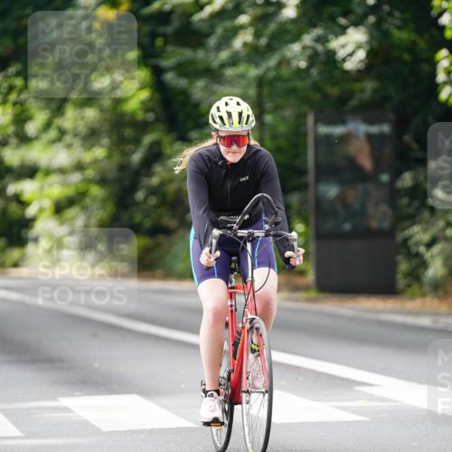 14.09.2025 - Stadtparktriathlon Michael Burmester http://msf.ph/oto/8912985 14.09.2025 11:48:53 Radfahren 929, 957, 1019, 1022 meine-sportfotos.de