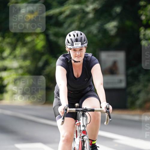 14.09.2025 - Stadtparktriathlon Michael Burmester http://msf.ph/oto/8912990 14.09.2025 11:49:01 Radfahren 929, 942, 957, 1019, 1072, 1092 meine-sportfotos.de
