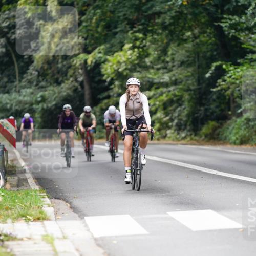 14.09.2025 - Stadtparktriathlon Michael Burmester http://msf.ph/oto/8913001 14.09.2025 11:49:14 Radfahren 945, 966, 1001, 1002, 1072, 1076, 1082, 1113 meine-sportfotos.de