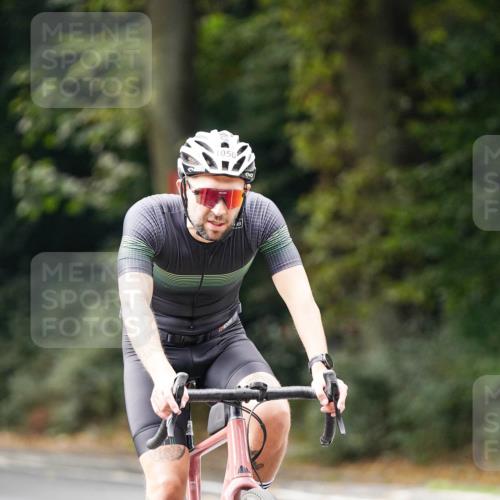 14.09.2025 - Stadtparktriathlon Michael Burmester http://msf.ph/oto/8913015 14.09.2025 11:49:32 Radfahren 930, 948, 972, 1050 meine-sportfotos.de