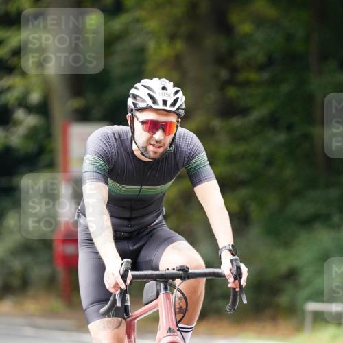 14.09.2025 - Stadtparktriathlon Michael Burmester http://msf.ph/oto/8913016 14.09.2025 11:49:32 Radfahren 930, 948, 972, 1050 meine-sportfotos.de