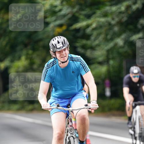 14.09.2025 - Stadtparktriathlon Michael Burmester http://msf.ph/oto/8913019 14.09.2025 11:49:43 Radfahren 1015, 1061, 1098, 1119 meine-sportfotos.de