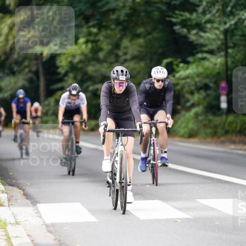 14.09.2025 - Stadtparktriathlon Michael Burmester http://msf.ph/oto/8913025 14.09.2025 11:50:02 Radfahren 958, 979, 1007, 1077, 1084, 1103, 1121 meine-sportfotos.de