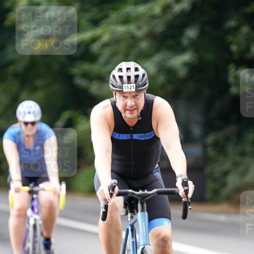 14.09.2025 - Stadtparktriathlon Michael Burmester http://msf.ph/oto/8913031 14.09.2025 11:50:07 Radfahren 935, 958, 969, 978, 979, 1077, 1084, 1103, 1121 meine-sportfotos.de