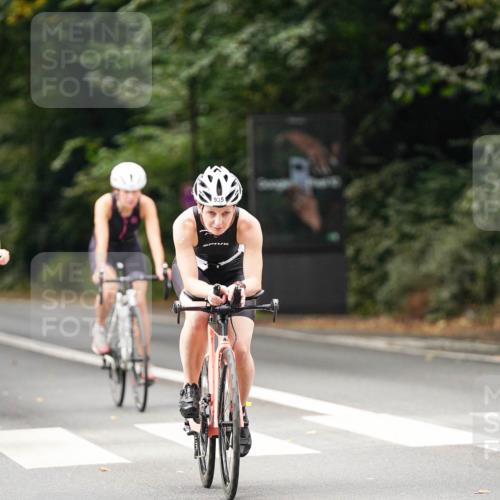 14.09.2025 - Stadtparktriathlon Michael Burmester http://msf.ph/oto/8913037 14.09.2025 11:50:12 Radfahren 935, 958, 969, 978, 1075, 1077, 1121 meine-sportfotos.de
