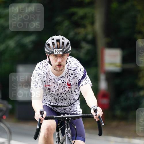14.09.2025 - Stadtparktriathlon Michael Burmester http://msf.ph/oto/8913050 14.09.2025 11:50:25 Radfahren 934, 941, 1068 meine-sportfotos.de