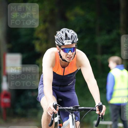 14.09.2025 - Stadtparktriathlon Michael Burmester http://msf.ph/oto/8913066 14.09.2025 11:50:43 Radfahren 986, 990, 1109 meine-sportfotos.de
