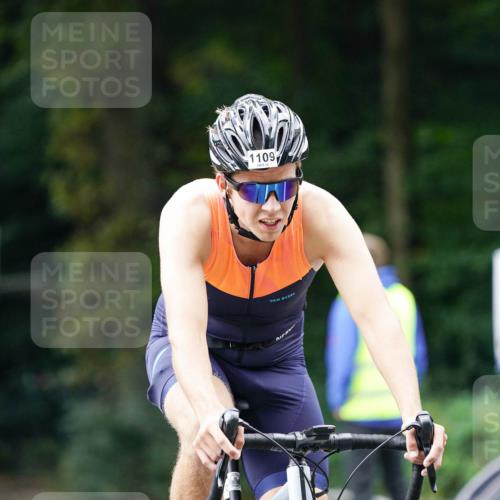 14.09.2025 - Stadtparktriathlon Michael Burmester http://msf.ph/oto/8913067 14.09.2025 11:50:43 Radfahren 986, 990, 1109 meine-sportfotos.de