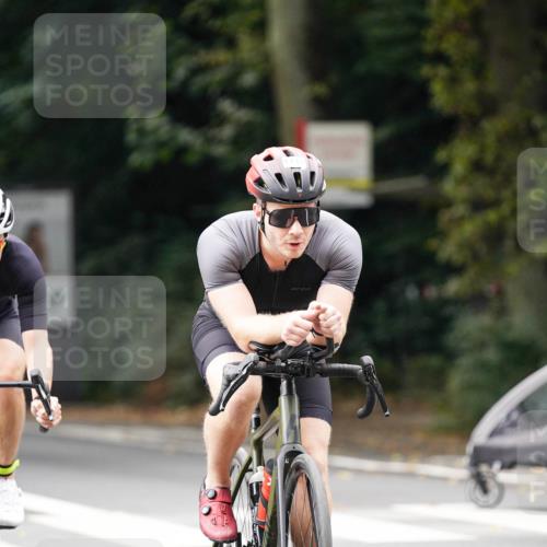 14.09.2025 - Stadtparktriathlon Michael Burmester http://msf.ph/oto/8913072 14.09.2025 11:50:57 Radfahren 926, 936, 980, 1000, 1026, 1027, 1029, 1059, 1112 meine-sportfotos.de