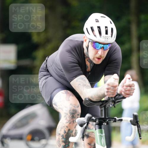 14.09.2025 - Stadtparktriathlon Michael Burmester http://msf.ph/oto/8913077 14.09.2025 11:50:59 Radfahren 926, 936, 980, 1000, 1026, 1027, 1059, 1112 meine-sportfotos.de