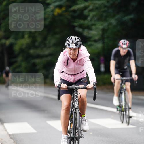 14.09.2025 - Stadtparktriathlon Michael Burmester http://msf.ph/oto/8913084 14.09.2025 11:51:14 Radfahren 962, 974, 976, 1083, 1097, 1101 meine-sportfotos.de