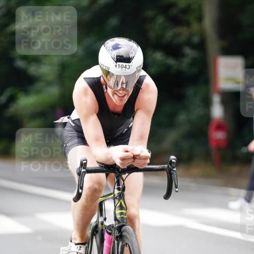 14.09.2025 - Stadtparktriathlon Michael Burmester http://msf.ph/oto/8913101 14.09.2025 11:51:26 Radfahren 976, 994, 1040, 1043, 1057, 1080, 1083 meine-sportfotos.de