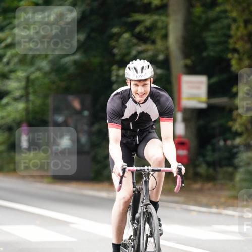 14.09.2025 - Stadtparktriathlon Michael Burmester http://msf.ph/oto/8913104 14.09.2025 11:51:40 Radfahren 961, 985, 1051, 1079 meine-sportfotos.de
