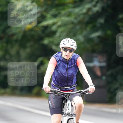 14.09.2025 - Stadtparktriathlon Michael Burmester http://msf.ph/oto/8913121 14.09.2025 11:52:01 Radfahren 947, 1005, 1011, 1115 meine-sportfotos.de