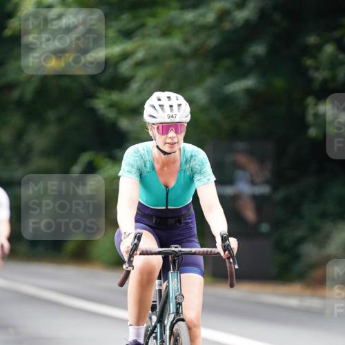 14.09.2025 - Stadtparktriathlon Michael Burmester http://msf.ph/oto/8913124 14.09.2025 11:52:05 Radfahren 947, 1005, 1115 meine-sportfotos.de