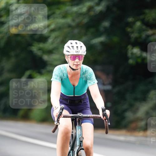 14.09.2025 - Stadtparktriathlon Michael Burmester http://msf.ph/oto/8913125 14.09.2025 11:52:05 Radfahren 947, 1005, 1115 meine-sportfotos.de