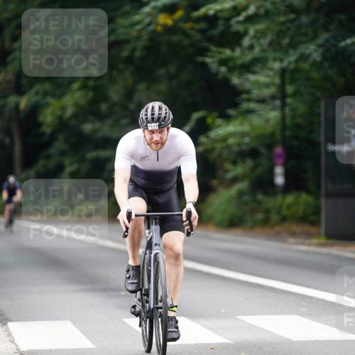 14.09.2025 - Stadtparktriathlon Michael Burmester http://msf.ph/oto/8913126 14.09.2025 11:52:06 Radfahren 925, 947, 1005, 1115 meine-sportfotos.de