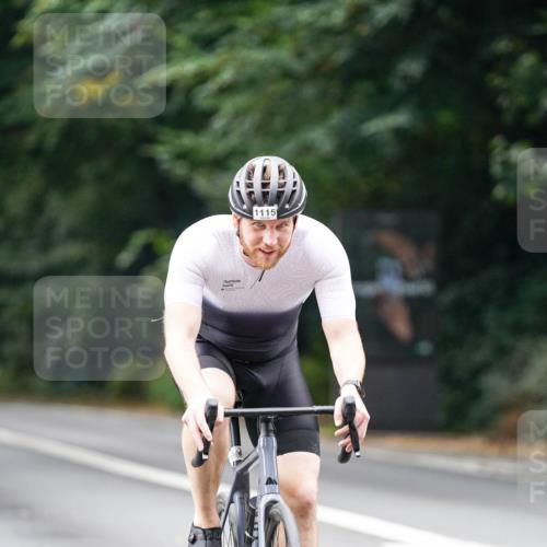 14.09.2025 - Stadtparktriathlon Michael Burmester http://msf.ph/oto/8913127 14.09.2025 11:52:07 Radfahren 925, 947, 1005, 1115 meine-sportfotos.de