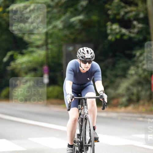 14.09.2025 - Stadtparktriathlon Michael Burmester http://msf.ph/oto/8913131 14.09.2025 11:52:14 Radfahren 925, 932, 1020, 1078, 1094 meine-sportfotos.de