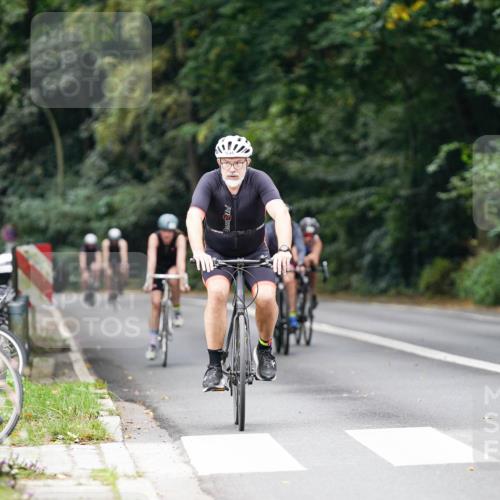 14.09.2025 - Stadtparktriathlon Michael Burmester http://msf.ph/oto/8913132 14.09.2025 11:52:16 Radfahren 925, 932, 989, 1020, 1078, 1094 meine-sportfotos.de