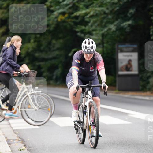14.09.2025 - Stadtparktriathlon Michael Burmester http://msf.ph/oto/8913156 14.09.2025 11:52:43 Radfahren 938, 1008, 1048 meine-sportfotos.de