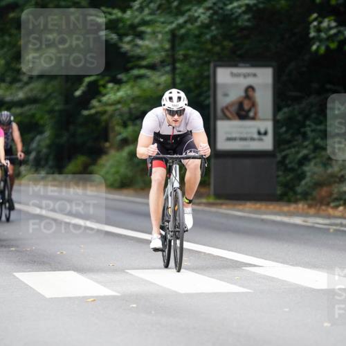 14.09.2025 - Stadtparktriathlon Michael Burmester http://msf.ph/oto/8913179 14.09.2025 11:53:13 Radfahren 944, 946, 963, 1017, 1033, 1039, 1047, 1064, 1085, 1125 meine-sportfotos.de