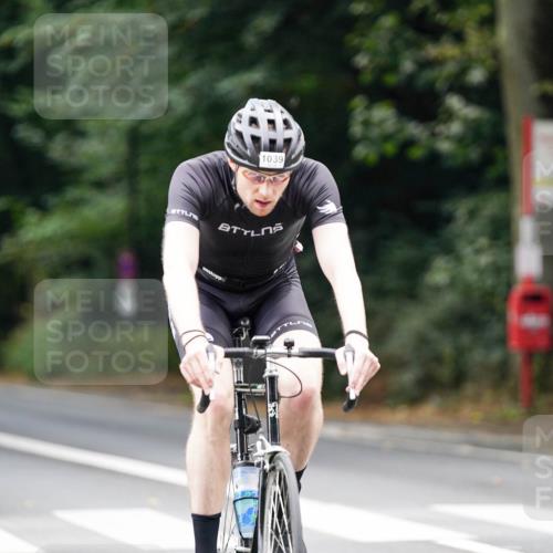 14.09.2025 - Stadtparktriathlon Michael Burmester http://msf.ph/oto/8913186 14.09.2025 11:53:18 Radfahren 946, 1017, 1039, 1047, 1064 meine-sportfotos.de