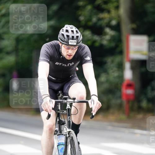 14.09.2025 - Stadtparktriathlon Michael Burmester http://msf.ph/oto/8913187 14.09.2025 11:53:18 Radfahren 946, 1017, 1039, 1047, 1064 meine-sportfotos.de