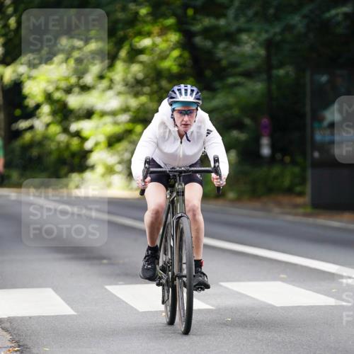 14.09.2025 - Stadtparktriathlon Michael Burmester http://msf.ph/oto/8913196 14.09.2025 11:53:37 Radfahren 981, 1062, 1063 meine-sportfotos.de