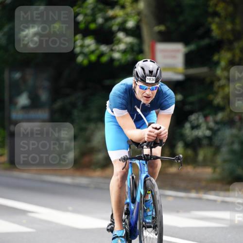 14.09.2025 - Stadtparktriathlon Michael Burmester http://msf.ph/oto/8913223 14.09.2025 11:54:01 Radfahren 975, 993, 1036, 1058, 1096, 1185 meine-sportfotos.de