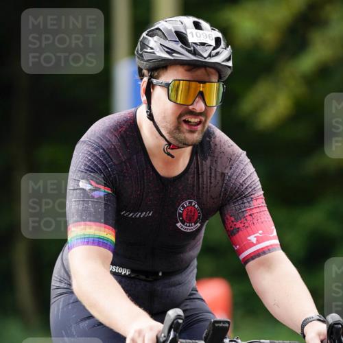 14.09.2025 - Stadtparktriathlon Michael Burmester http://msf.ph/oto/8913232 14.09.2025 11:54:09 Radfahren 975, 993, 1060, 1081, 1087, 1096 meine-sportfotos.de