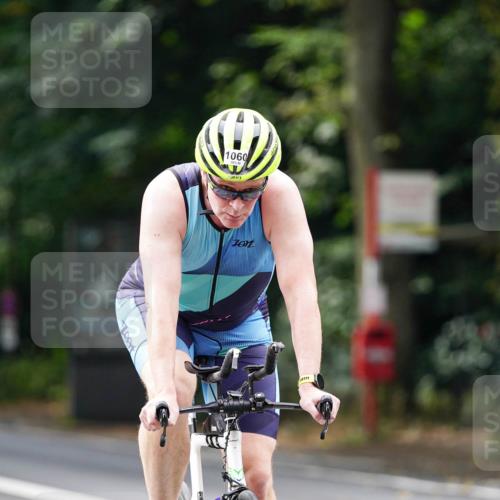 14.09.2025 - Stadtparktriathlon Michael Burmester http://msf.ph/oto/8913238 14.09.2025 11:54:15 Radfahren 1060, 1081, 1087, 1209 meine-sportfotos.de