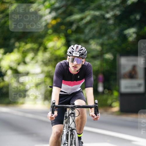 14.09.2025 - Stadtparktriathlon Michael Burmester http://msf.ph/oto/8913251 14.09.2025 11:54:39 Radfahren 1041, 1065, 1188 meine-sportfotos.de