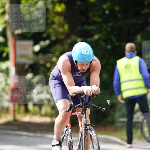 14.09.2025 - Stadtparktriathlon Michael Burmester http://msf.ph/oto/8913263 14.09.2025 11:54:58 Radfahren 939, 1035, 1073, 1095, 1162 meine-sportfotos.de