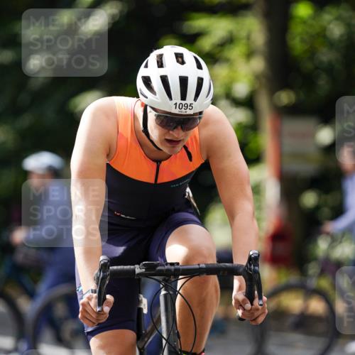 14.09.2025 - Stadtparktriathlon Michael Burmester http://msf.ph/oto/8913266 14.09.2025 11:55:06 Radfahren 1095 meine-sportfotos.de