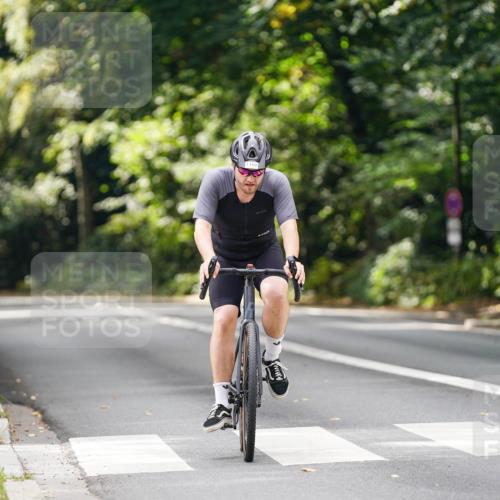 14.09.2025 - Stadtparktriathlon Michael Burmester http://msf.ph/oto/8913268 14.09.2025 11:55:24 Radfahren 1108 meine-sportfotos.de