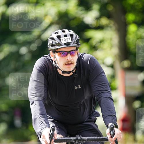 14.09.2025 - Stadtparktriathlon Michael Burmester http://msf.ph/oto/8913281 14.09.2025 11:55:36 Radfahren 955, 1049, 1072, 1091, 1092, 1116, 1164, 1168, 1186, 1194 meine-sportfotos.de