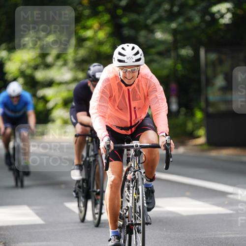 14.09.2025 - Stadtparktriathlon Michael Burmester http://msf.ph/oto/8913286 14.09.2025 11:55:39 Radfahren 955, 1049, 1056, 1072, 1091, 1092, 1116, 1164, 1168, 1173, 1186, 1194 meine-sportfotos.de