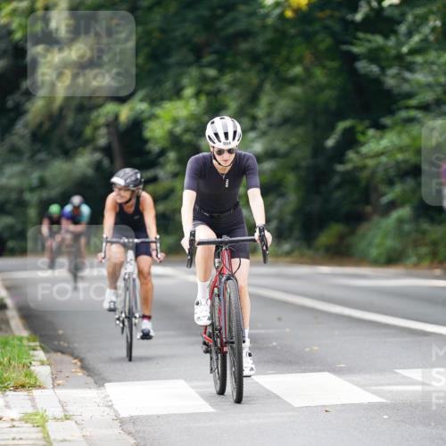 14.09.2025 - Stadtparktriathlon Michael Burmester http://msf.ph/oto/8913297 14.09.2025 11:55:53 Radfahren 984, 998, 1056, 1076, 1174 meine-sportfotos.de