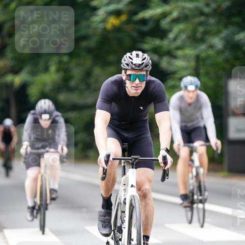 14.09.2025 - Stadtparktriathlon Michael Burmester http://msf.ph/oto/8913330 14.09.2025 11:56:30 Radfahren 960, 1023, 1119, 1133, 1172 meine-sportfotos.de