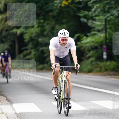 14.09.2025 - Stadtparktriathlon Michael Burmester http://msf.ph/oto/8913334 14.09.2025 11:56:35 Radfahren 949, 960, 1023, 1053, 1119, 1133, 1144, 1172 meine-sportfotos.de