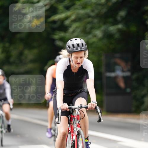 14.09.2025 - Stadtparktriathlon Michael Burmester http://msf.ph/oto/8913341 14.09.2025 11:56:43 Radfahren 949, 964, 1053, 1071, 1144, 1217 meine-sportfotos.de