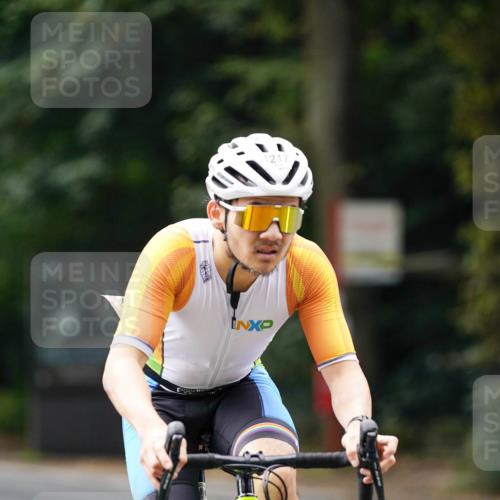 14.09.2025 - Stadtparktriathlon Michael Burmester http://msf.ph/oto/8913346 14.09.2025 11:56:48 Radfahren 927, 949, 964, 1071, 1077, 1088, 1123, 1144, 1217 meine-sportfotos.de