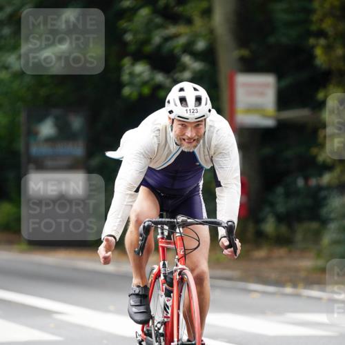 14.09.2025 - Stadtparktriathlon Michael Burmester http://msf.ph/oto/8913350 14.09.2025 11:56:53 Radfahren 924, 927, 1077, 1088, 1123, 1217 meine-sportfotos.de