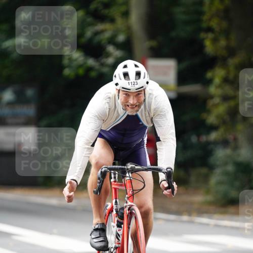 14.09.2025 - Stadtparktriathlon Michael Burmester http://msf.ph/oto/8913351 14.09.2025 11:56:53 Radfahren 924, 927, 1077, 1088, 1123, 1217 meine-sportfotos.de
