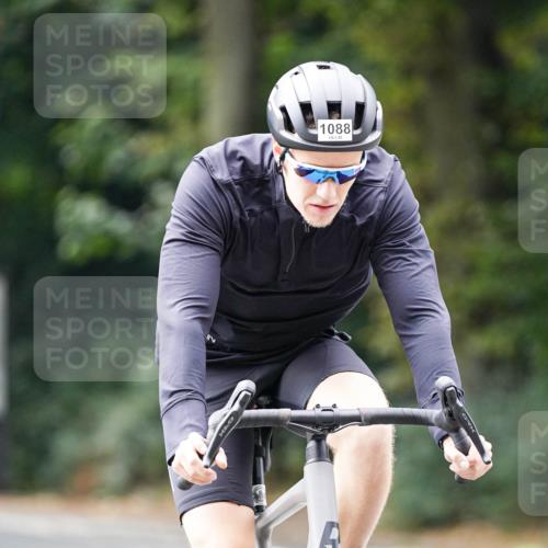 14.09.2025 - Stadtparktriathlon Michael Burmester http://msf.ph/oto/8913352 14.09.2025 11:56:54 Radfahren 924, 927, 1077, 1088, 1123, 1217 meine-sportfotos.de