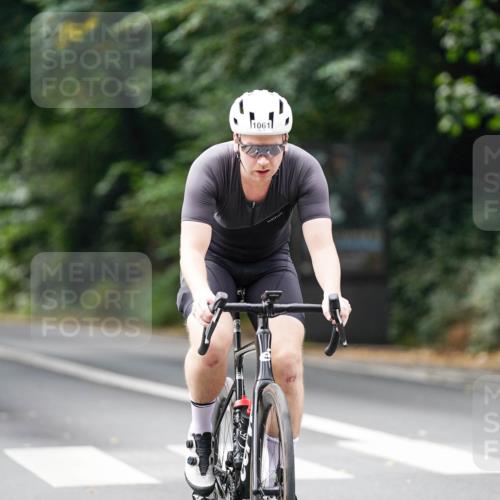 14.09.2025 - Stadtparktriathlon Michael Burmester http://msf.ph/oto/8913387 14.09.2025 11:57:34 Radfahren 1026, 1061, 1075, 1103, 1139, 1199 meine-sportfotos.de