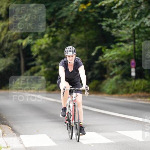 14.09.2025 - Stadtparktriathlon Michael Burmester http://msf.ph/oto/8913398 14.09.2025 11:57:58 Radfahren 929, 957 meine-sportfotos.de