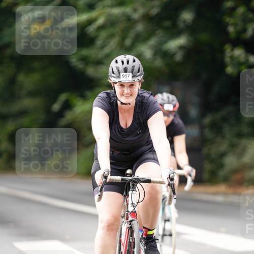14.09.2025 - Stadtparktriathlon Michael Burmester http://msf.ph/oto/8913399 14.09.2025 11:57:59 Radfahren 929, 957 meine-sportfotos.de